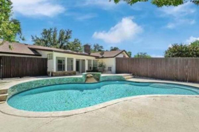 Golf Club Poolside Paradise